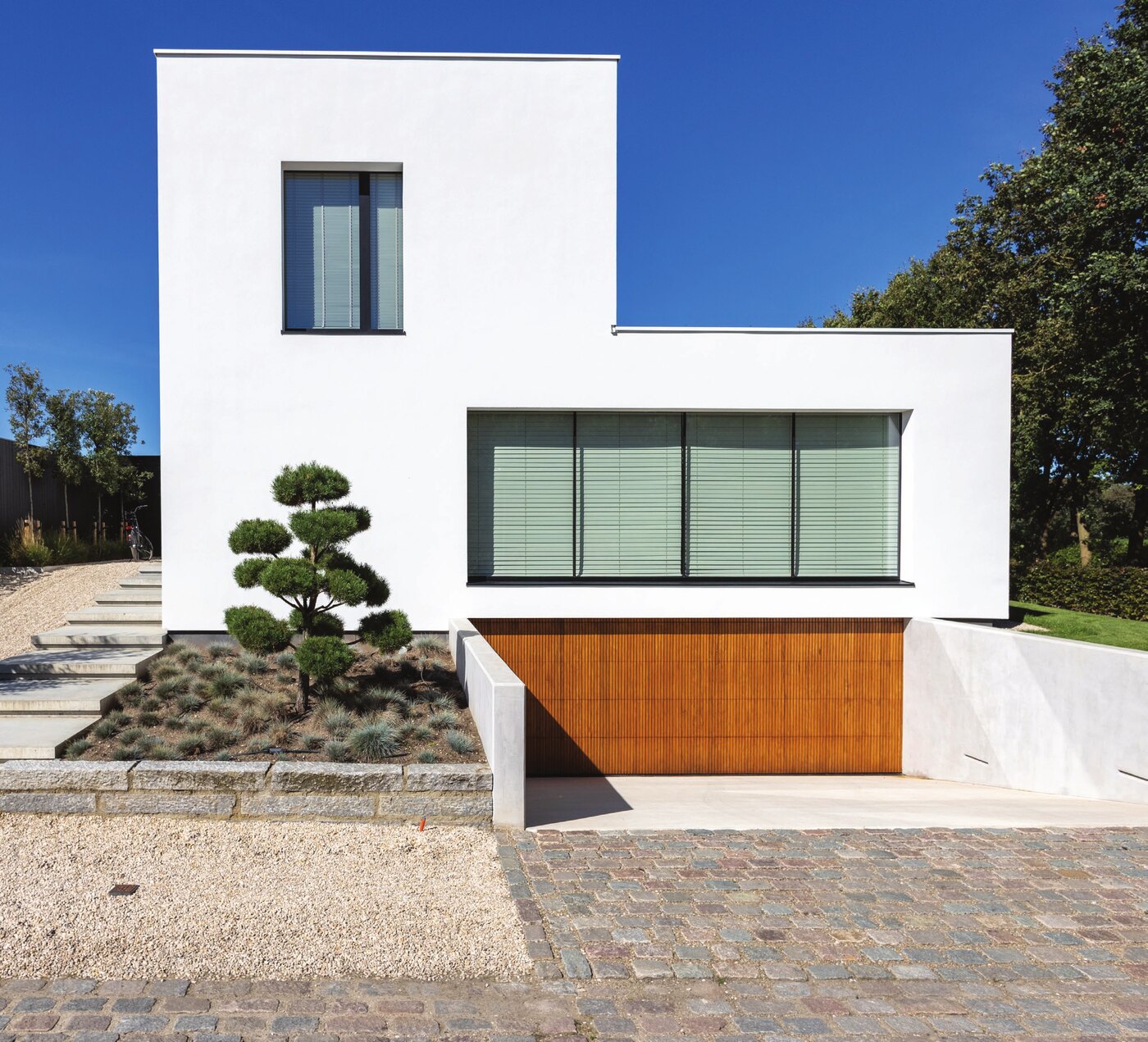 Villa contemporaine équipée de fenêtres ultrafines Max Light