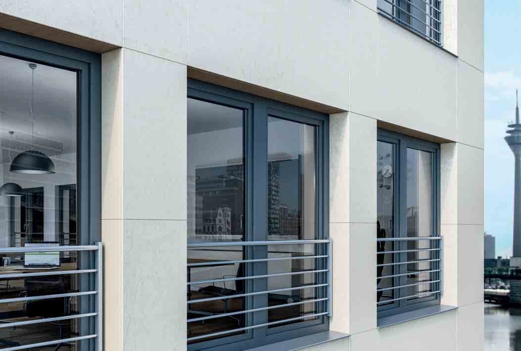 Façade équipée de fenêtres PVC Schüco LivIng
