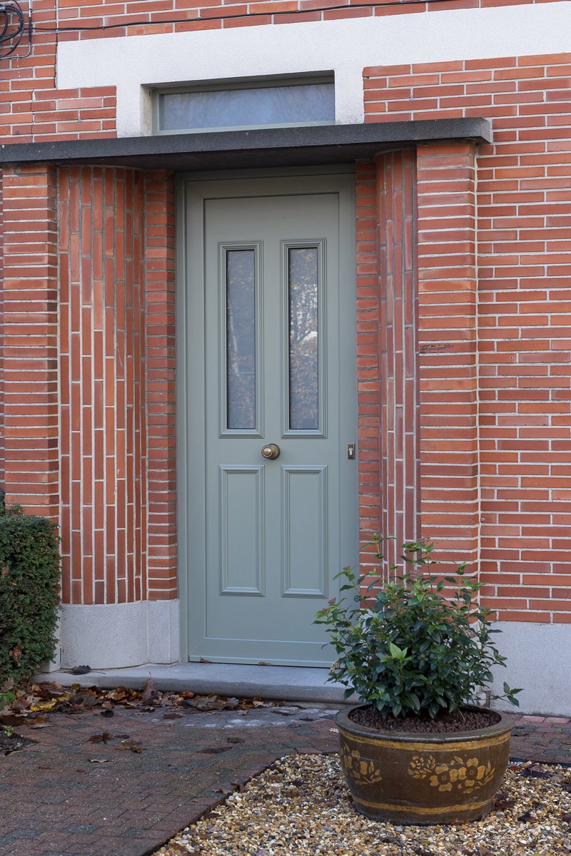Réalisation de porte d'entrée n°6 — pose sur façade